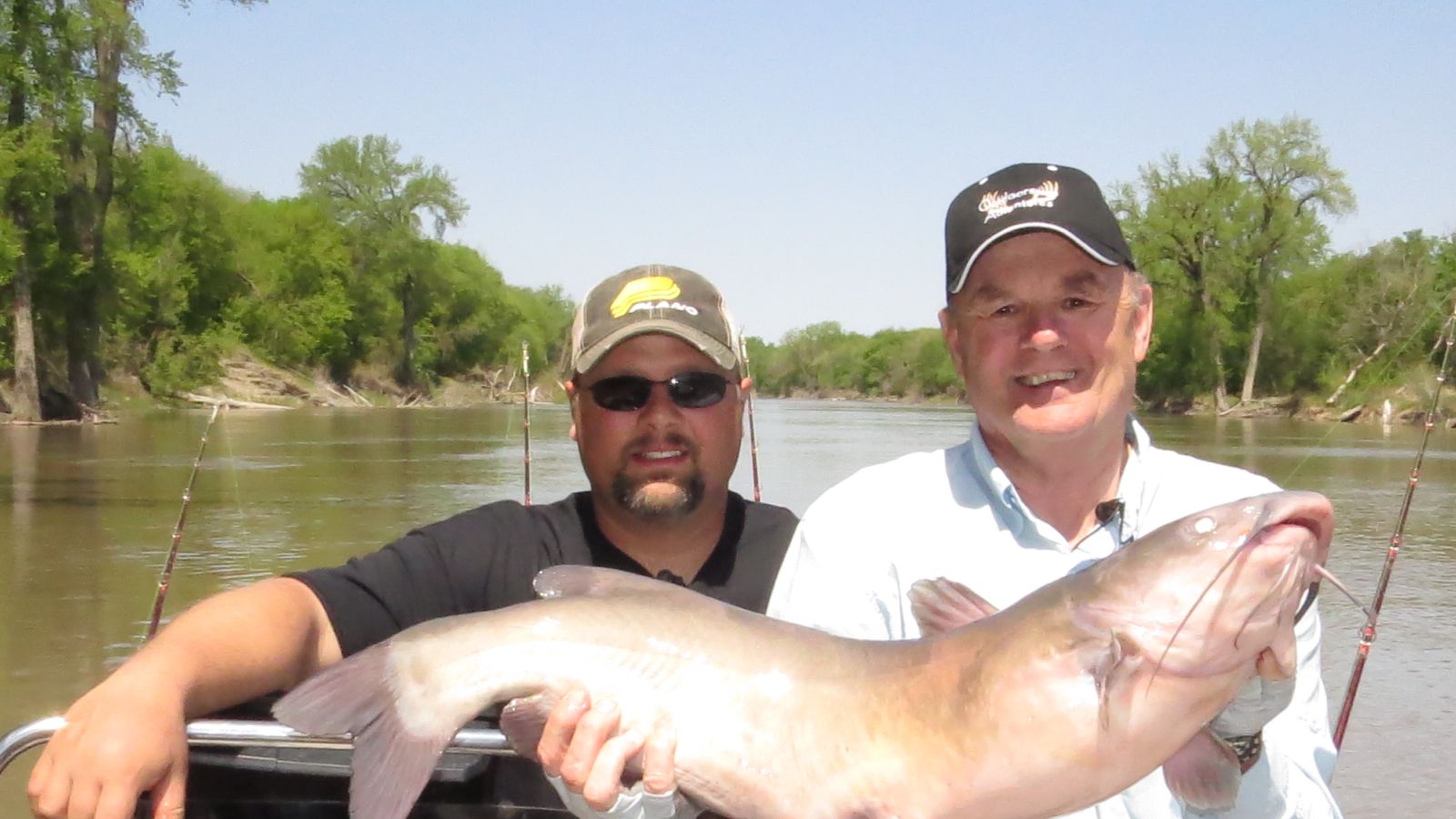 Pic- Gary & Guide-Red River catfish-2